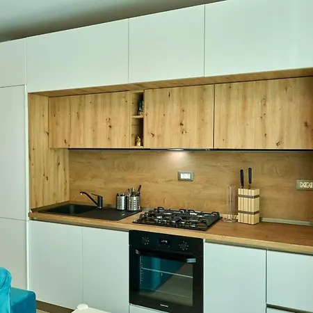 Apartament Mau Alezzi *